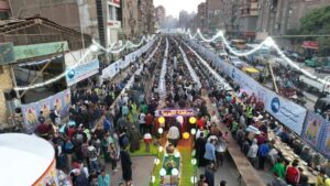 أطول مائدة إفطار بالقليوبية بحضور 12 ألف مواطن (صور)