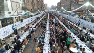 أطول مائدة إفطار بالقليوبية بحضور 12 ألف مواطن (صور)