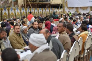 أطول مائدة إفطار بالقليوبية بحضور 12 ألف مواطن (صور)
