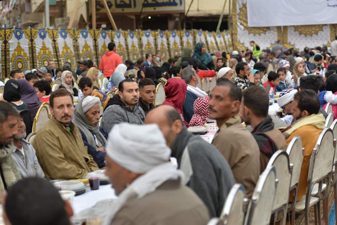 أطول مائدة إفطار بالقليوبية بحضور 12 ألف مواطن (صور) أطول مائدة إفطار بالقليوبية بحضور 12 ألف مواطن (صور)