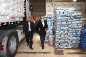 بعد توفير 170 طن سكر .. محافظ القليوبية يتفقد مصنع لتعبئة المواد الغذائية بمدينة بنها   