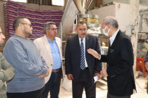 بعد توفير 170 طن سكر .. محافظ القليوبية يتفقد مصنع لتعبئة المواد الغذائية بمدينة بنها   