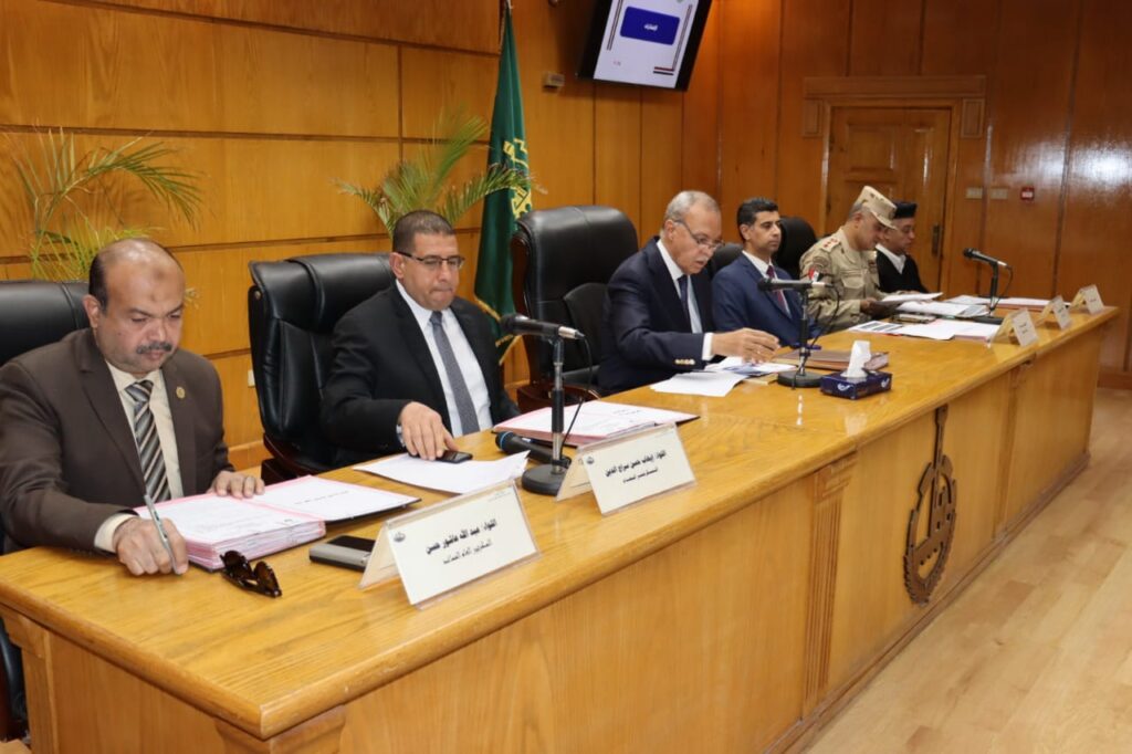 محافظ القليوبية يعقد إجتماع المجلس التنفيذي لمناقشة خطة المحافظة والمشروعات الجاري تنفيذها محافظ القليوبية يعقد إجتماع المجلس التنفيذي لمناقشة خطة المحافظة والمشروعات الجاري تنفيذها