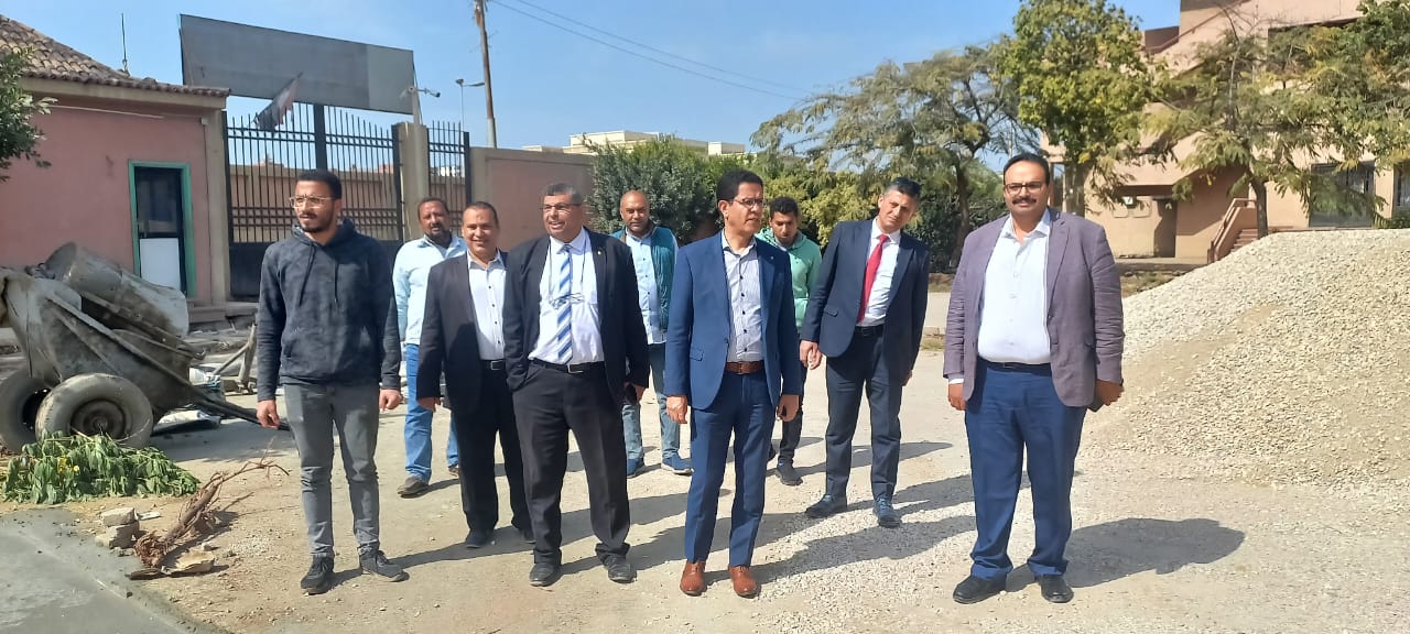 لمتابعة سير العمل .. رئيس جامعة بنها يتفقد مجمع الخدمات وكلية التمريض