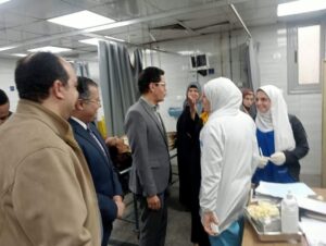 رئيس جامعة بنها يتفقد الخدمة الطبية بالمستشفى الجامعي (صور)