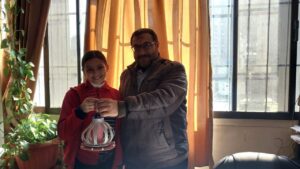 كيفية صنع فانوس رمضان.. ورشة عمل بشبان بنها