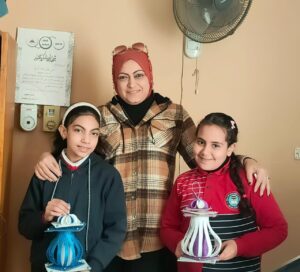 كيفية صنع فانوس رمضان.. ورشة عمل بشبان بنها 