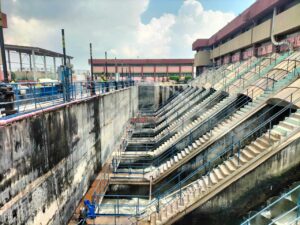 انفجار في 3 محطات صرف صحي وإصابة 3 أشخاص (صور)