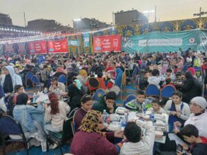 بحضور 2000 شخص .. حياة كريمة تنظم أكبر إفطار جماعي جمع المسلمين والمسيحيين ببهتيم