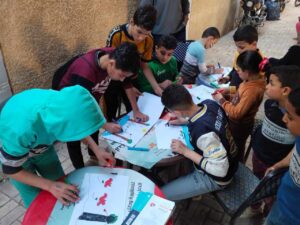 أطفال القليوبية يزينون وجوههم بأعلام مصر وفلسطين في قافلة السعادة لحياة كريمة بشبين القناطر