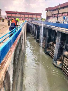 انفجار في 3 محطات صرف صحي وإصابة 3 أشخاص (صور)