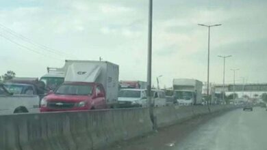 تعطل حركة المرور بسبب تصادم سيارتين بالقليوبية