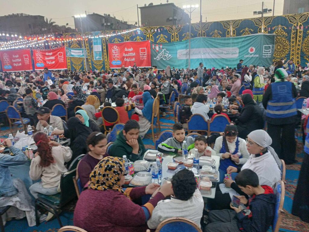بحضور 2000 شخص .. حياة كريمة تنظم أكبر إفطار جماعي جمع المسلمين والمسيحيين ببهتيم بحضور 2000 شخص .. حياة كريمة تنظم أكبر إفطار جماعي جمع المسلمين والمسيحيين ببهتيم