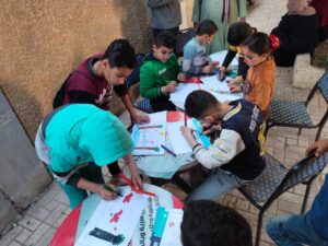 أطفال القليوبية يزينون وجوههم بأعلام مصر وفلسطين في قافلة السعادة لحياة كريمة بشبين القناطر