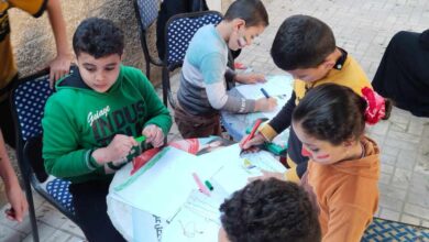 أطفال القليوبية يزينون وجوههم بأعلام مصر وفلسطين في قافلة السعادة لحياة كريمة بشبين القناطر