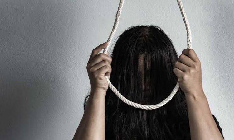 بسبب فسخ خطبتها .. انتحار فتاة في القليوبية 