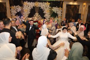 مبروك للصحفي محمود عواد الزفاف السعيد