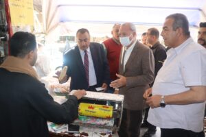 محافظ القليوبية يتابع تطبيق قرار تخفيض أسعار رغيف الخبز السياحي (صور)