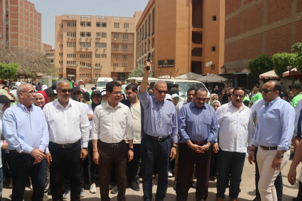 احتفالا بذكري تحرير سيناء: محافظ القليوبية ورئيس جامعة بنها يطلقان شارة بدء فعاليات سباق الطريق