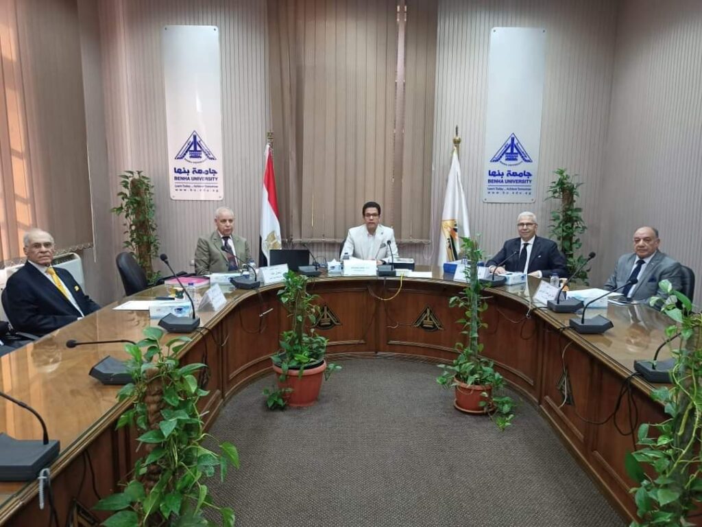 رئيس جامعة بنها يترأس لجنة اختيار عميد كلية الطب البشري رئيس جامعة بنها يترأس لجنة اختيار عميد كلية الطب البشري