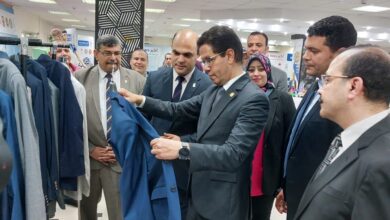 رئيس جامعة بنها يفتتح معرض "دكان الفرحة" للملابس الجديدة لطلاب الجامعة رئيس جامعة بنها يفتتح معرض "دكان الفرحة" للملابس الجديدة لطلاب الجامعة