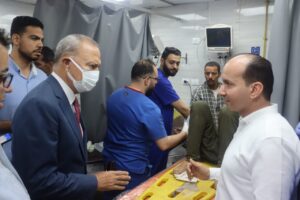 محافظ القليوبية يطمئن على مصابي حادث مروري لعاملين بصحة القليوبية