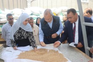محافظ القليوبية يتابع توريد القمح بـ صومعة الغلال بعرب العليقات بالخانكة