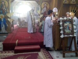 كنائس القليوبية تحتفل بأحد الشعانين وتتشح بالسواد إستعدادا لصلوات "البصخة"