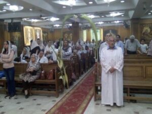 كنائس القليوبية تحتفل بأحد الشعانين وتتشح بالسواد إستعدادا لصلوات "البصخة"