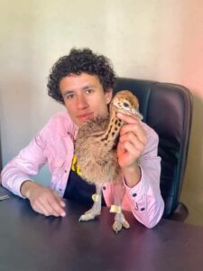 الصاحب الجدع .. وفاة الشاب "يوسف" أصغر مربي نعام في مصر في حادث بطريق شبرا – بنها الحر