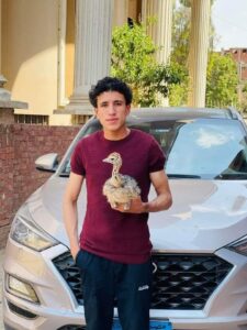 الصاحب الجدع .. وفاة الشاب "يوسف" أصغر مربي نعام في مصر في حادث بطريق شبرا – بنها الحر