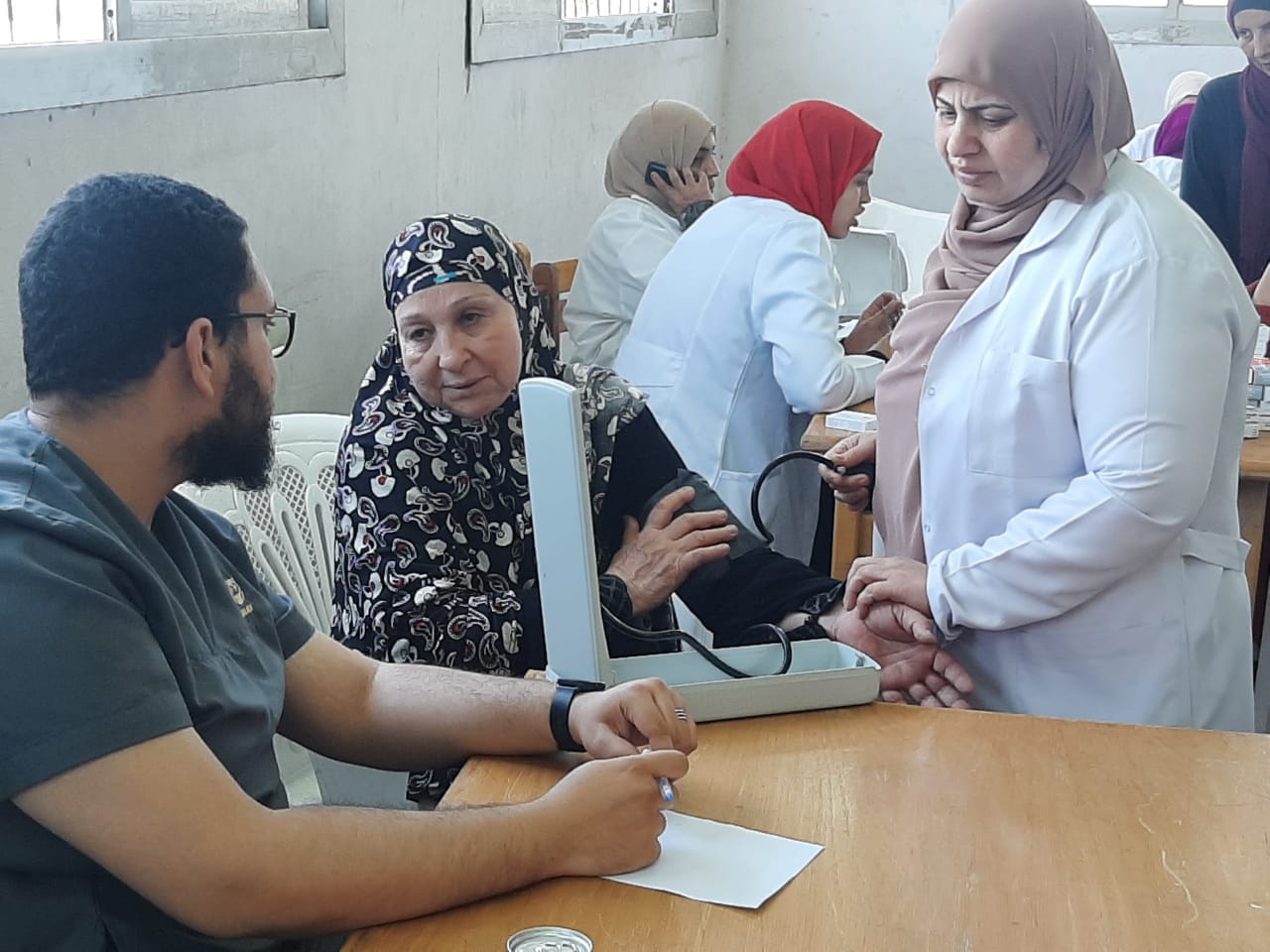 جامعة بنها تنظم قافلة طبية بقرية مشتهر طوخ