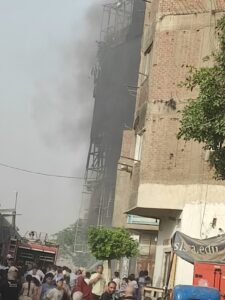 اندلاع حريق في عقار من 5 طوابق بشبرا الخيمة (صور)