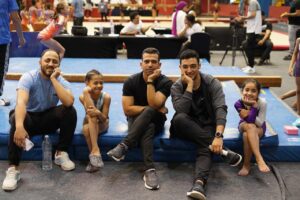 فرشات جمباز الشبان علي منصات التتويج