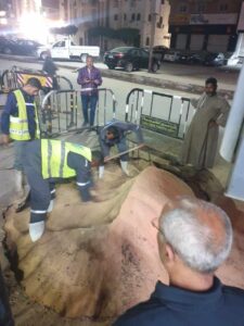 إصلاح هبوط أرضي بثلاث مناطق متفرقة بحي شرق شبرا الخيمة (صور)