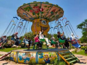 حدائق القناطر تواصل استقبال المواطنين في ثالث أيام العيد