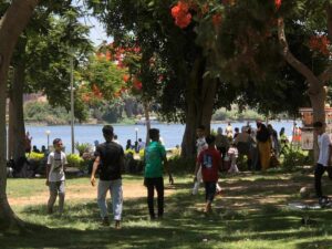 توافد المواطنين على حدائق القناطر للاحتفال بعيد الأضحى (صور)