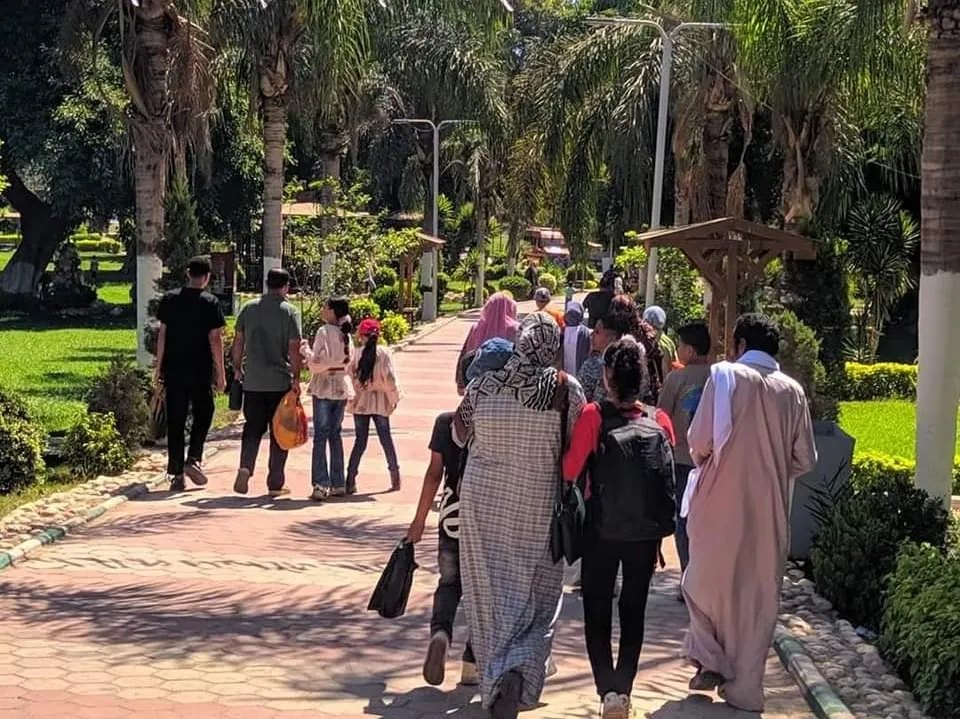 توافد المواطنين على حدائق القناطر للاحتفال بعيد الأضحى (صور) توافد المواطنين على حدائق القناطر للاحتفال بعيد الأضحى (صور)