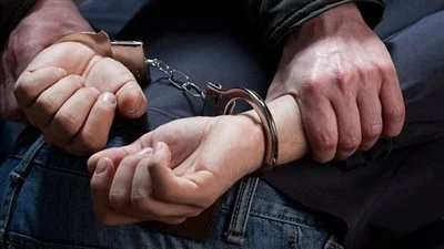 القبض على صاحب محل لبيعه أجهزة الريسيفرات والدش لفك الشفرات بالقليوبية