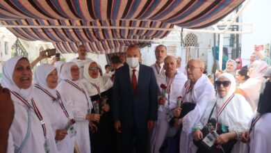 محافظ القليوبية يودع أول فوج حجاج قبل سفرهم لبيت الله الحرام - صور