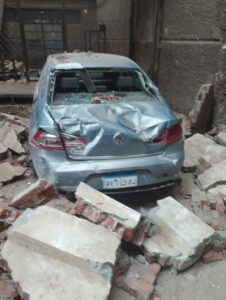 مصرع شخصين في انهيار سور مصنع بالقليوبية (صور)