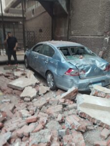 مصرع شخصين في انهيار سور مصنع بالقليوبية (صور)