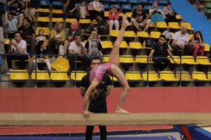 فرشات جمباز الشبان علي منصات التتويج