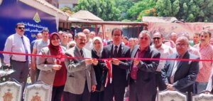 رئيس جامعة بنها يفتتح معرض الجامعة للمنتجات والسلع الغذائية (صور)