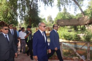 محافظ القليوبية يتفقد حدائق القناطر الخيرية لتقديم التهنئة للمواطنين بمناسبة عيد الأضحى - صور