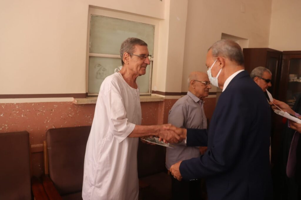 محافظ القليوبية يقدم التهنئة للأيتام والمسنين والمرضى بمناسبة عيد الأضحى المبارك محافظ القليوبية يقدم التهنئة للأيتام والمسنين والمرضى بمناسبة عيد الأضحى المبارك