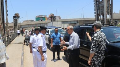 بعد شكاوى المواطنين .. محافظ القليوبية يقود حملة مكبرة لإزالة الإشغالات من شوارع بنها