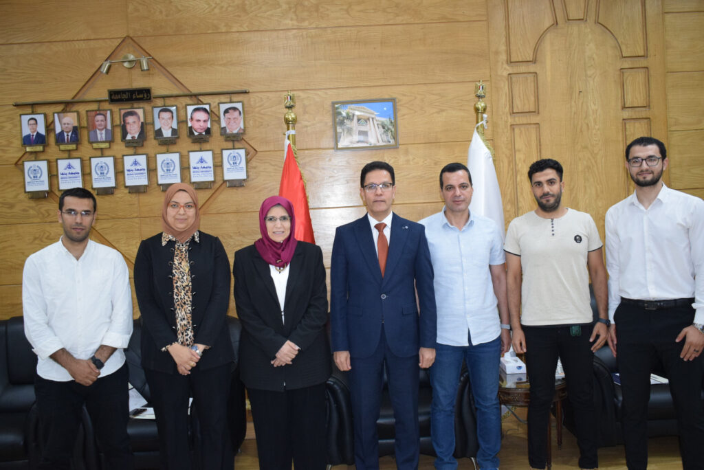 لاعتماده من المجلس الوطني إيجاك .. رئيس جامعة بنها يكرم فريق عمل معمل التشخيص البيطري 