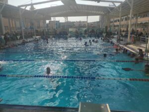 بسعادة غامرة تستقبل أكاديمية الشبان للسباحة وافديها من جميع الأعمار