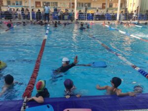 بسعادة غامرة تستقبل أكاديمية الشبان للسباحة وافديها من جميع الأعمار